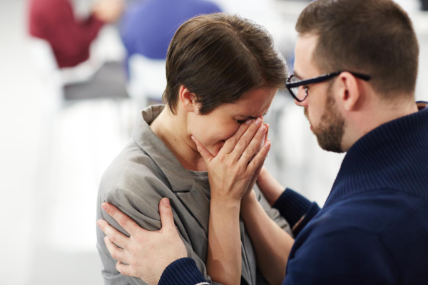 ¿Algún conocido con problemas de alcohol drogas o juego?